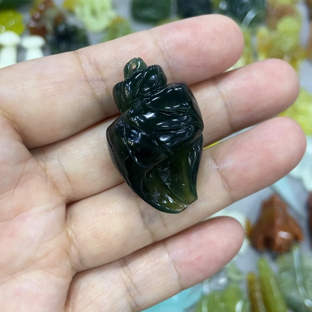 未镶嵌蛇纹石玉挂件