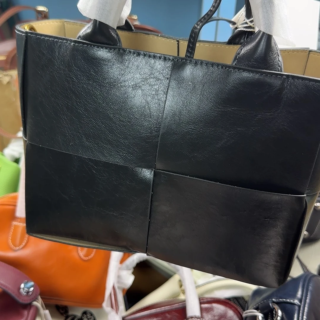 黄牛皮（革）水牛皮（革）头层牛皮山羊皮（革）