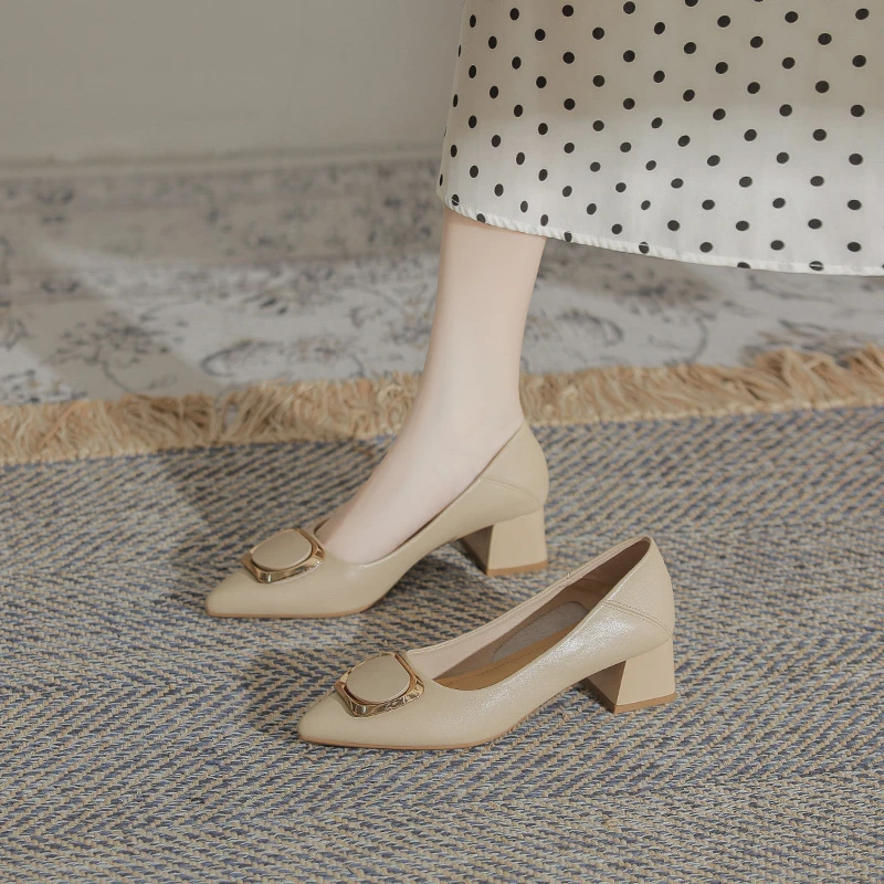 真皮尖头浅口粗跟单鞋女2025新款通勤鞋职业软底鞋不累脚浅口单鞋