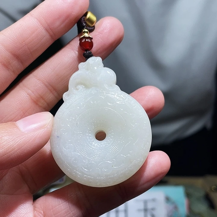 和田玉未镶嵌颈饰多样性