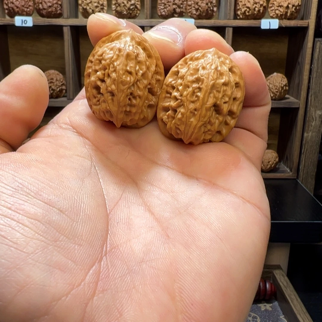 文玩核桃吊坠绣虎