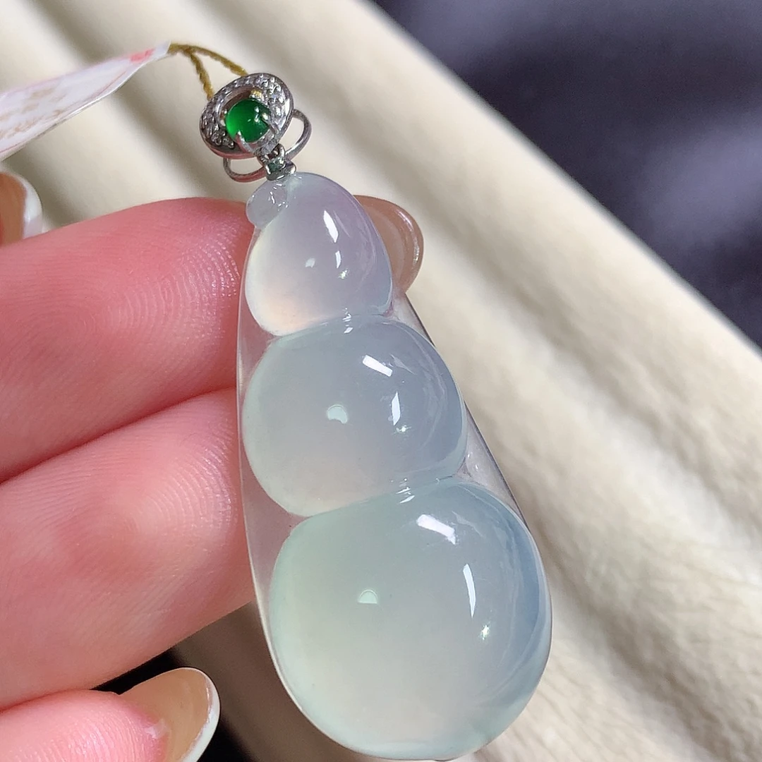 翡翠18K金镶嵌颈饰豆子