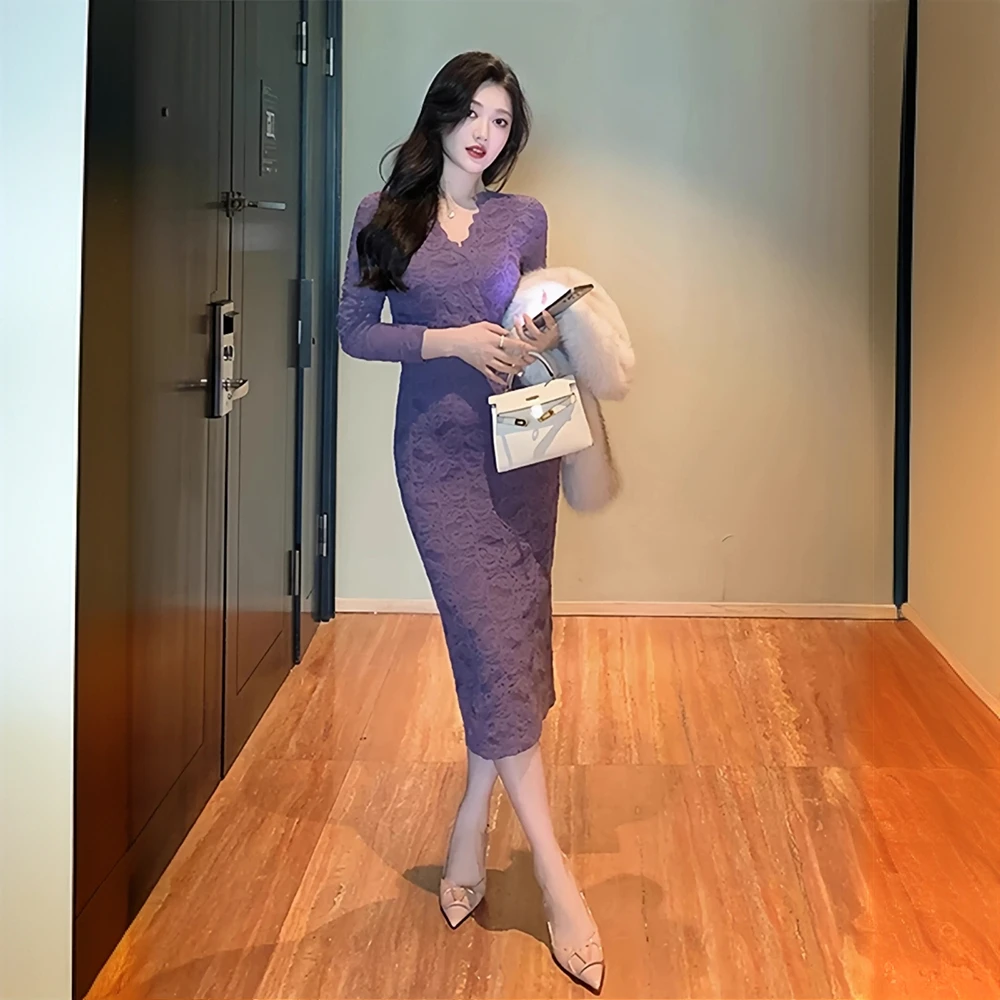 法式气质v领蕾丝收腰连衣裙女秋季新款修身显瘦下摆开叉优雅长裙