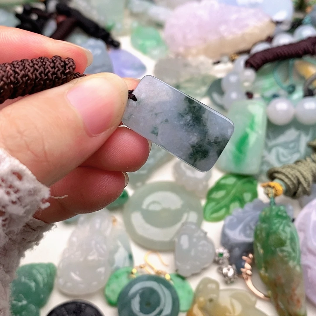 翡翠未镶嵌颈饰无事牌