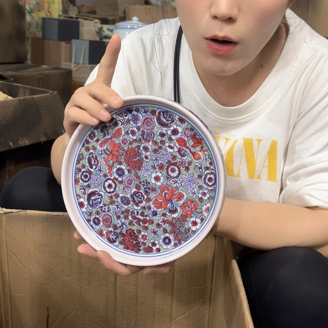 摆件////景德镇陶瓷器。红。