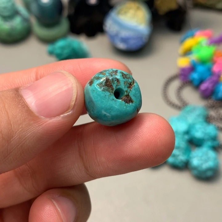 绿松石未镶嵌颈饰