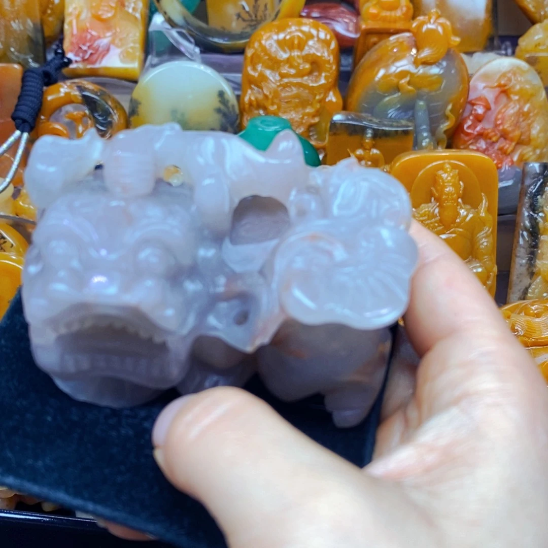 未镶嵌石英质玉（黄龙玉）颈饰