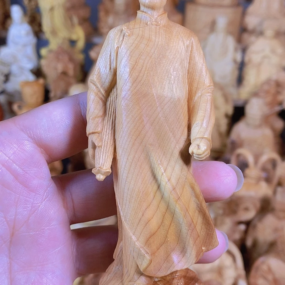 木微瑕伟人12厘米崖柏