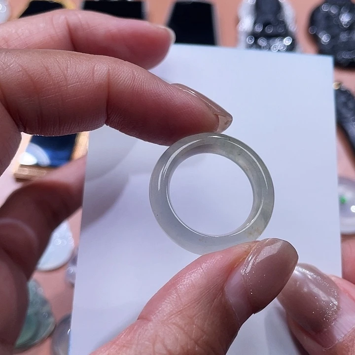 翡翠未镶嵌颈饰大**浪翡翠