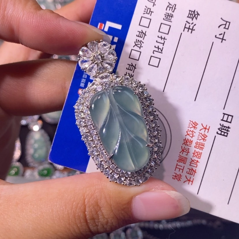 【闪购商品】翡翠未镶嵌颈饰是***?天然