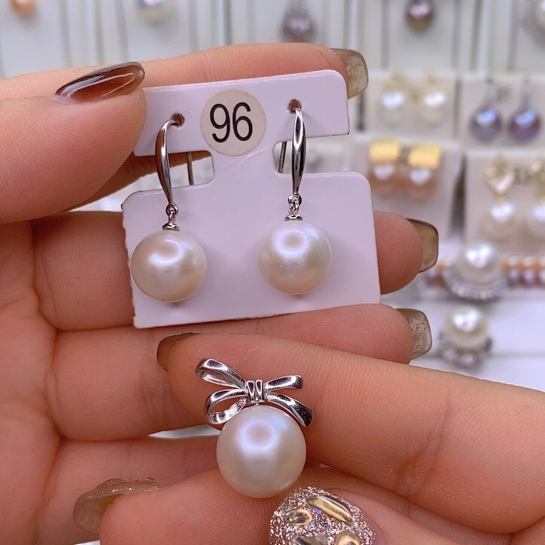 我****淡水珍珠颈饰银S925镶嵌