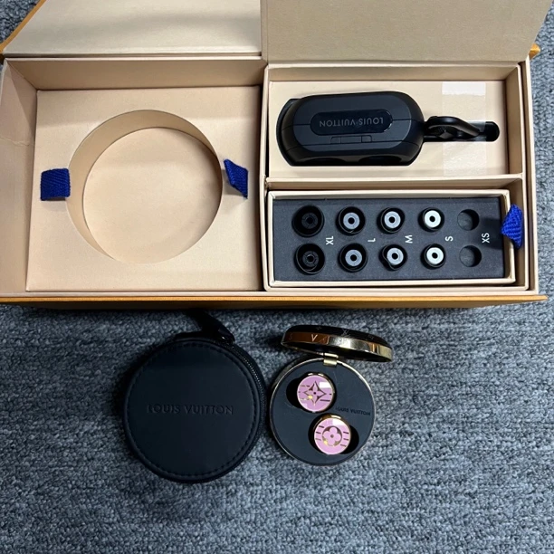 99新 LouisVuitton/路易威登 第三代粉色渐变入耳式主动降噪耳机