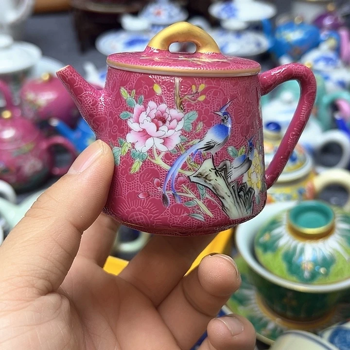 珐琅彩珐琅瓶和水晶