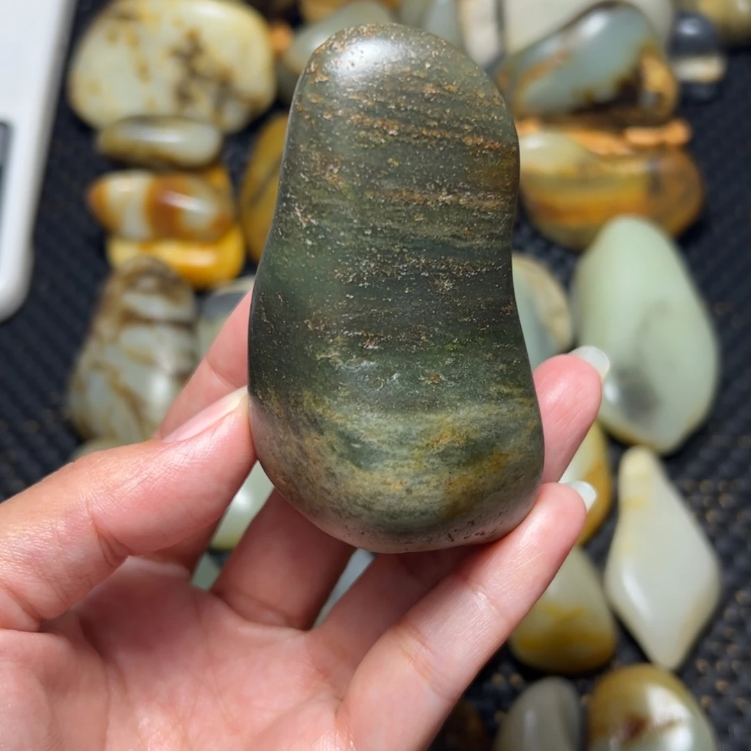 和田玉未镶嵌把件A52