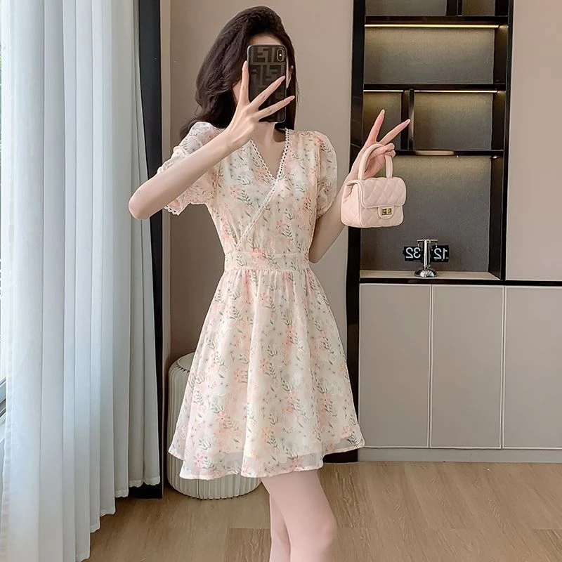 刺绣碎花雪纺连衣裙2025夏季新款气质V领小个子修身