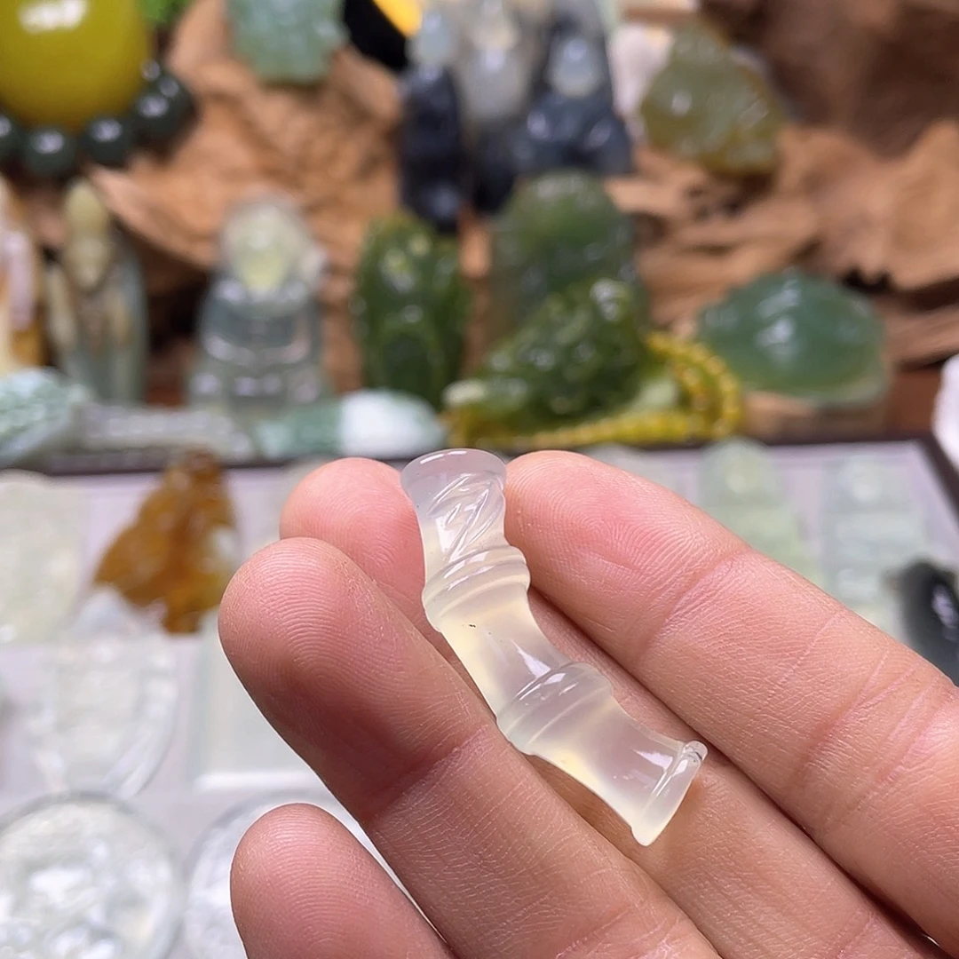 未镶嵌蛇纹石玉珠宝奇石
