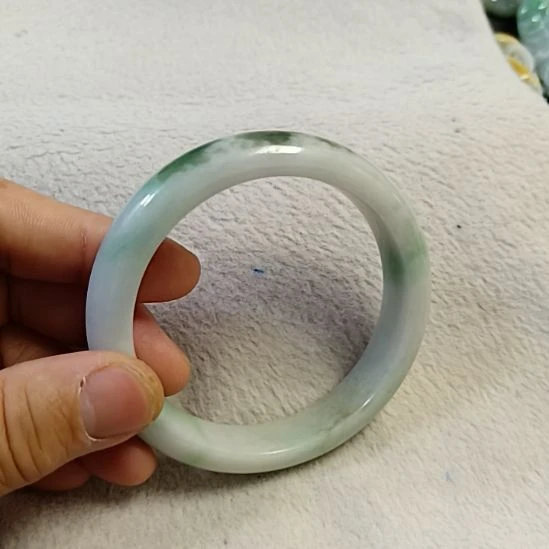 翡翠颈饰未镶嵌坏*宝