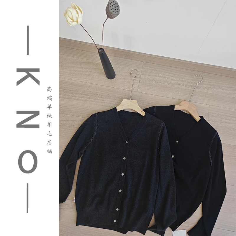 【KNO】8811秋季新款梅花扣纯色V领针织小开衫