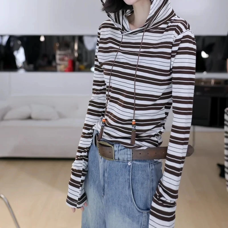 早秋2025新款抽绳连帽条纹T恤女欧货时尚显瘦撞色长袖打底衫上衣