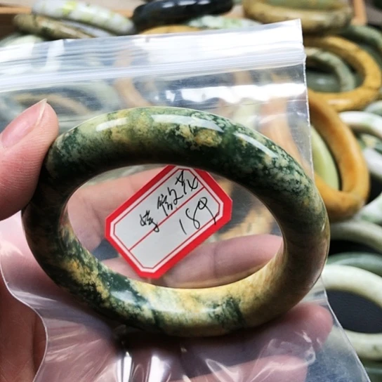 蛇纹石玉手镯未镶嵌紫*花