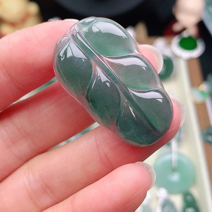 颈饰未镶嵌翡翠吊坠