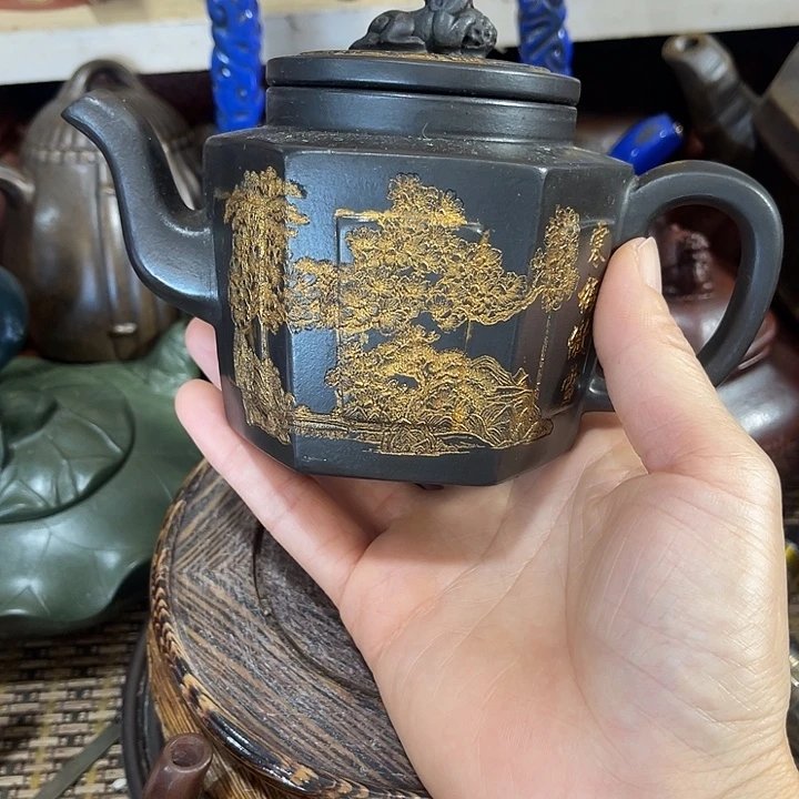 茶壶紫砂原矿泥料手工制作的一把紫砂壶。