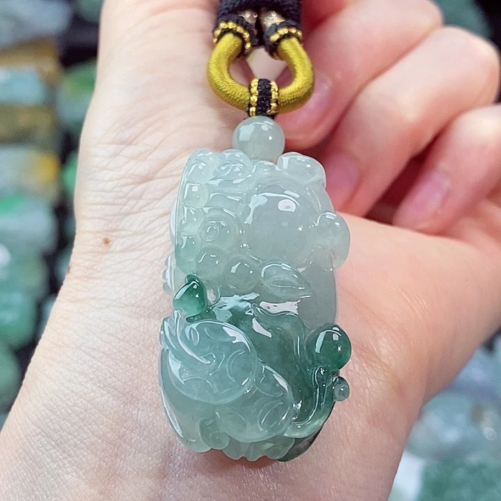 颈饰未镶嵌翡翠天然