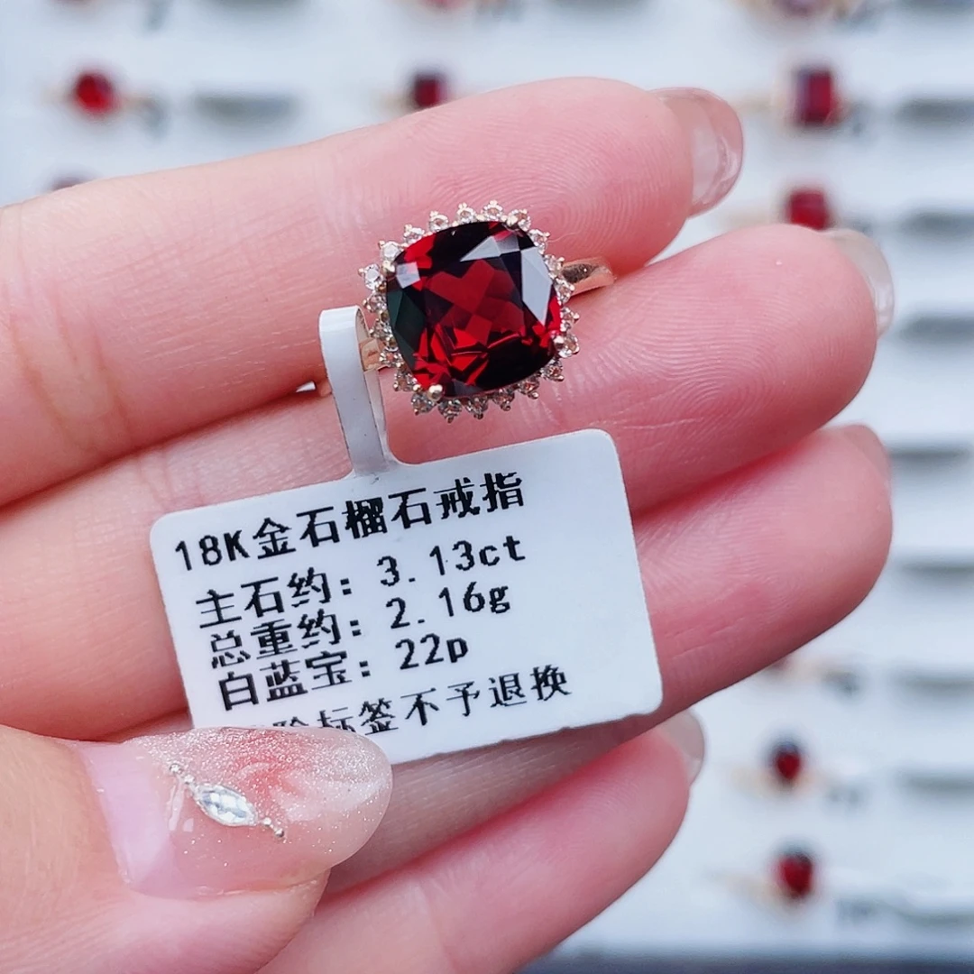 18K金镶嵌戒指石榴石
