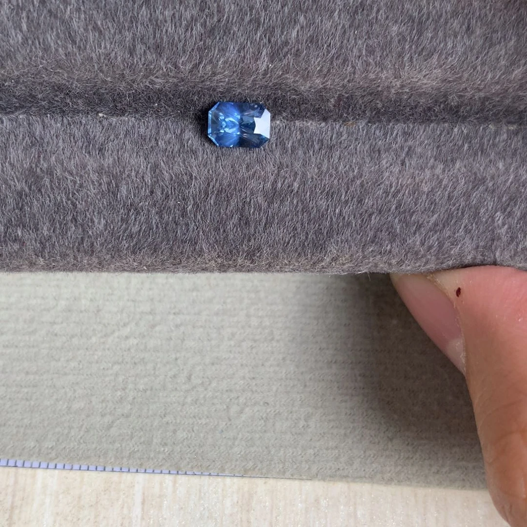 蓝宝石裸石1.07 斯里兰卡