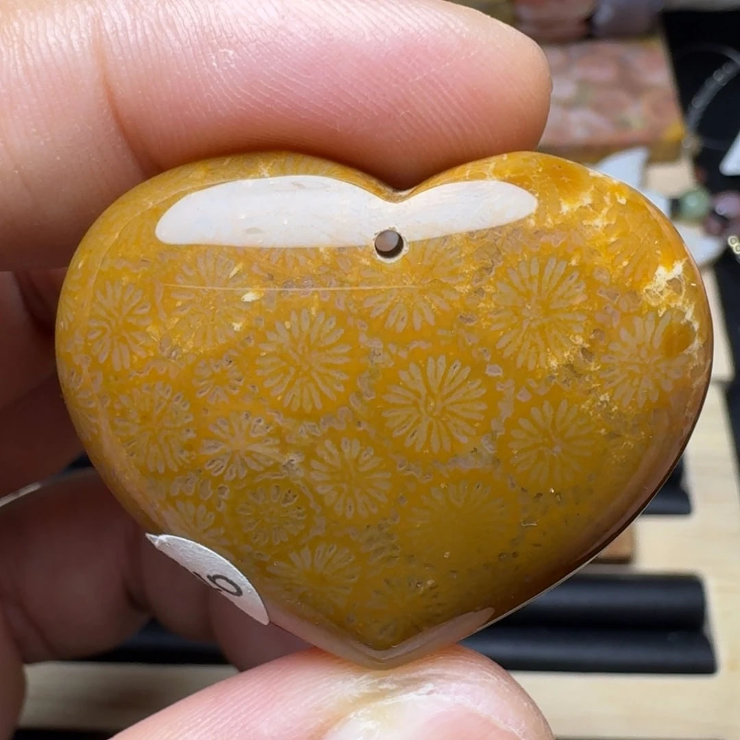 未镶嵌纯天然色有机玉石保真色硅化玉