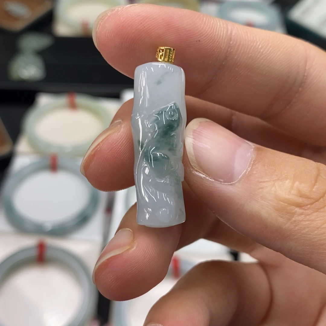 翡翠18K金镶嵌颈饰翡翠