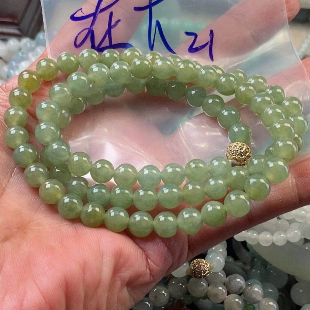 翡翠颈饰未镶嵌在**葱