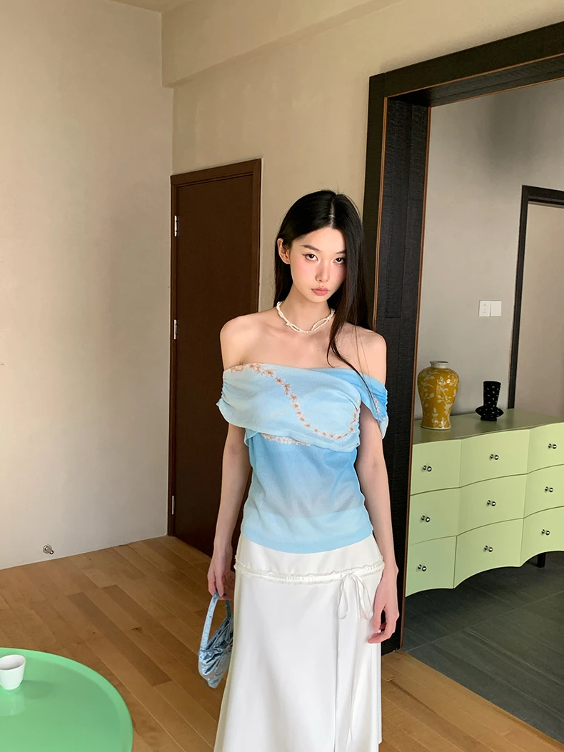 晕染印花一字肩上衣女装夏季2025新款设计感小众薄款修身气质小衫