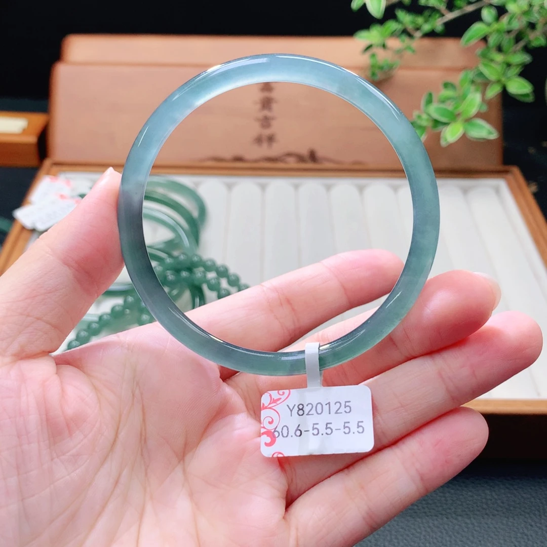 未镶嵌手镯（圆镯）翡翠