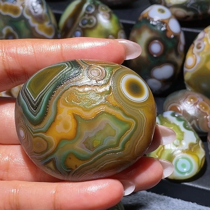 金***蛙玛瑙/玉髓未镶嵌珠宝奇石