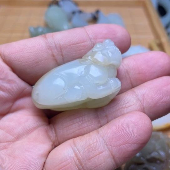 和田玉未镶嵌吊坠(不含链)ア****2