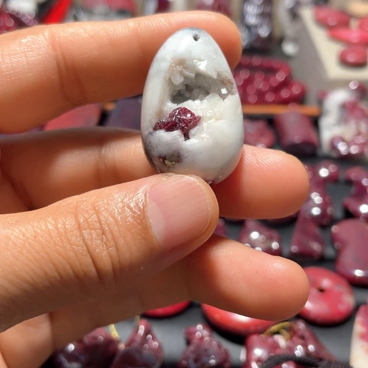 天然辰砂晶体聚宝盆