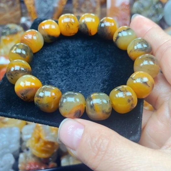 石英质玉（黄龙玉）未镶嵌颈饰