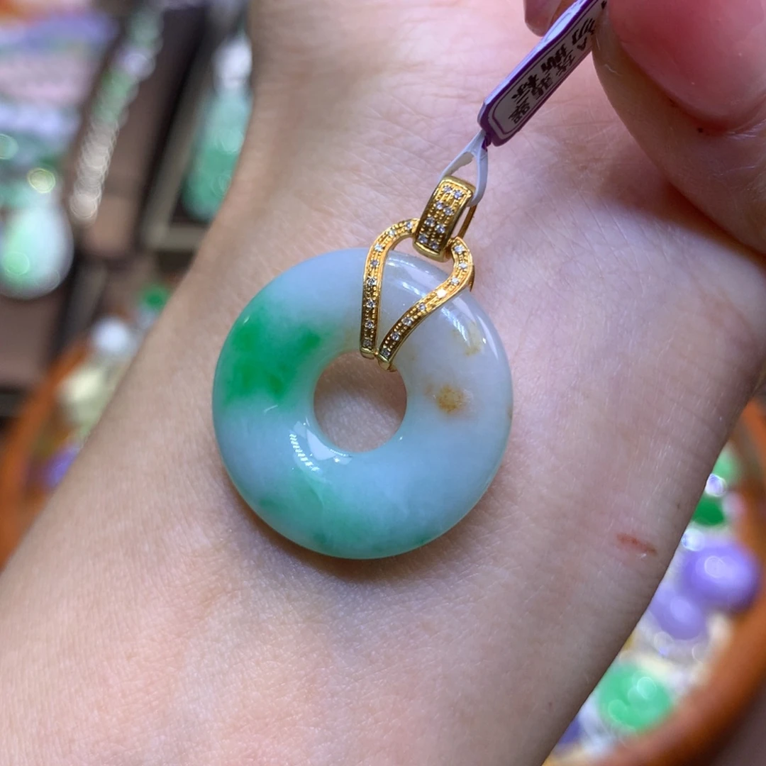 翡翠18K金镶嵌颈饰