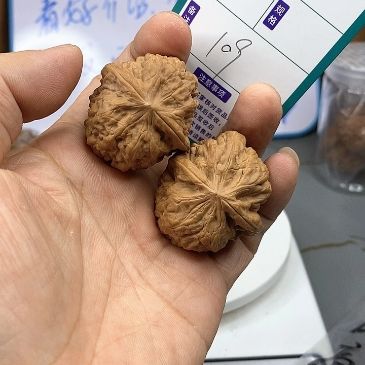 文玩核桃把件平谷凹底