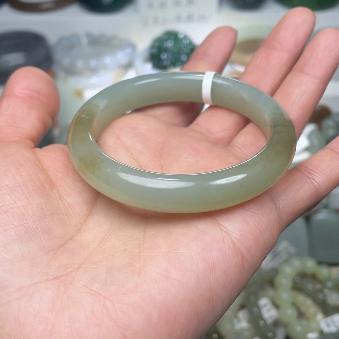 和田玉未镶嵌颈饰55圈口