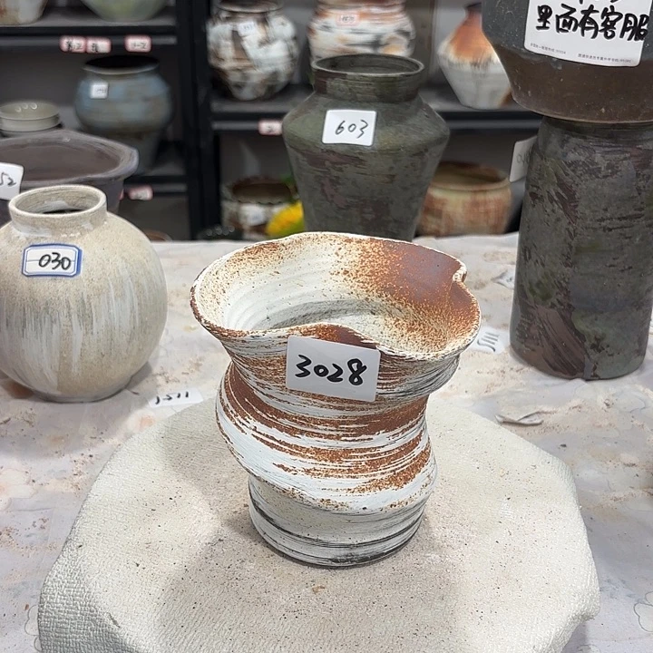 摆件高13，口13，3028，有孔