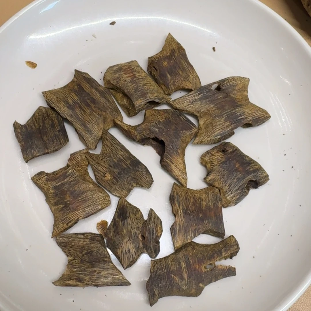 沉香碎屑沉香海南乌身圆叶高油块料40克