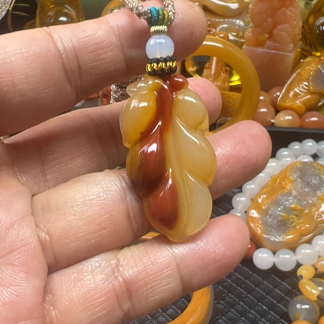 石英质玉未镶嵌颈饰