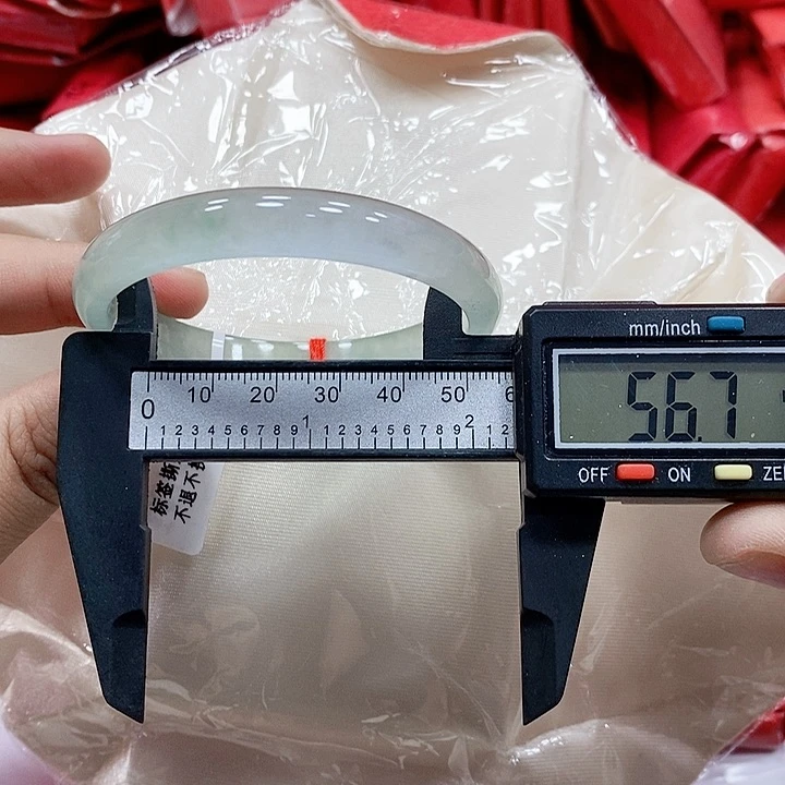 翡翠手镯未镶嵌192