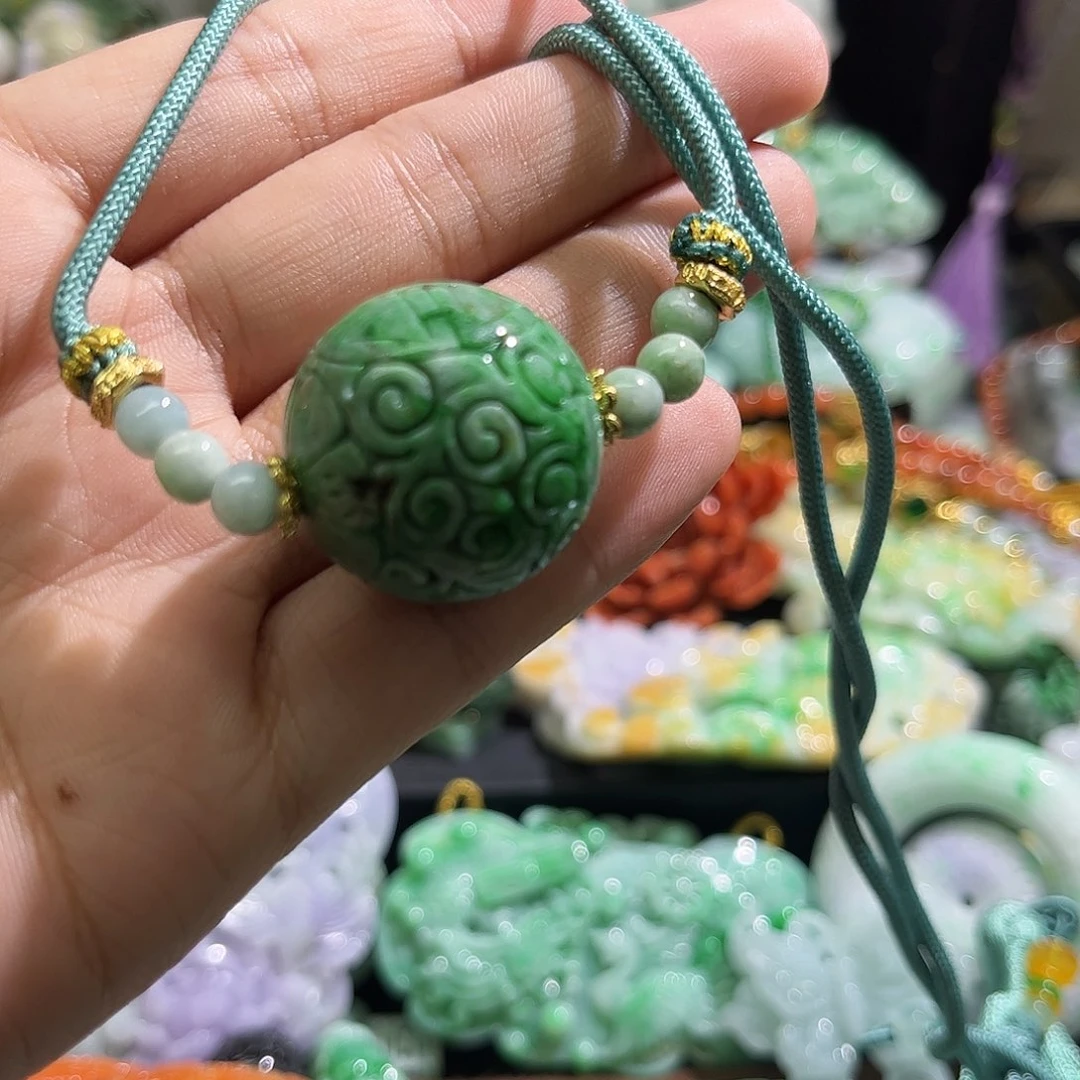 颈饰未镶嵌翡翠待编织