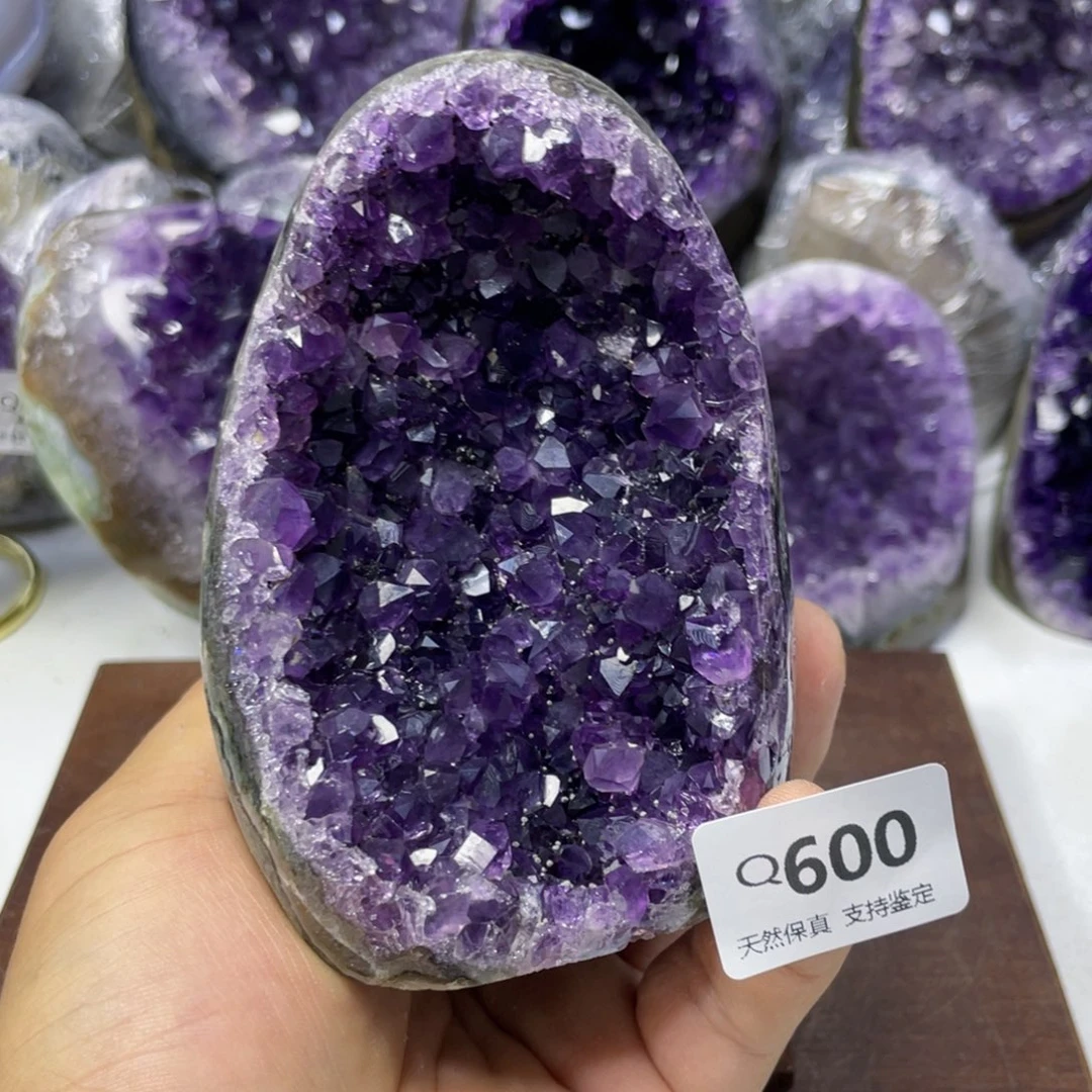 未镶嵌水晶大型摆件（非配饰）