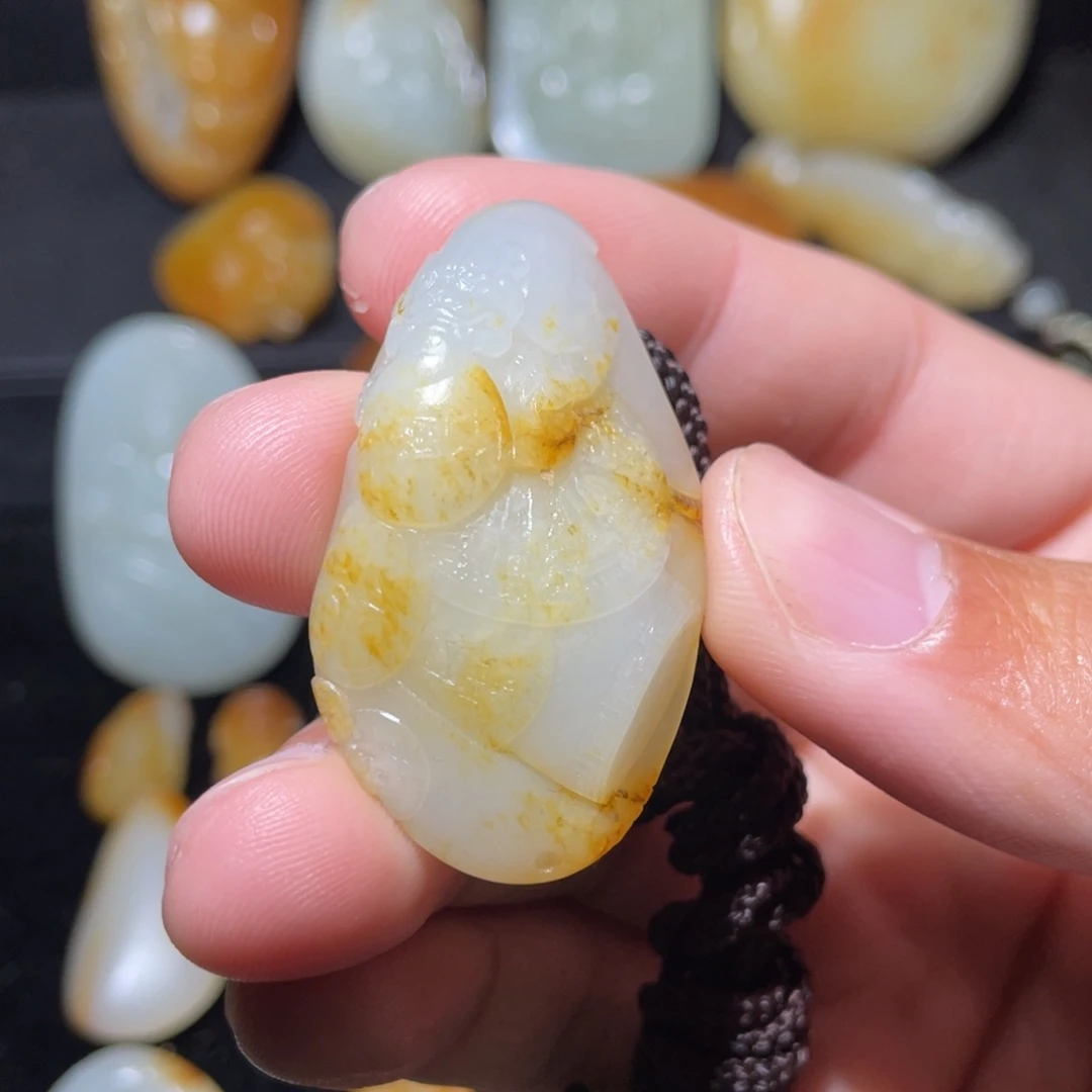 用***4和田玉未镶嵌挂件