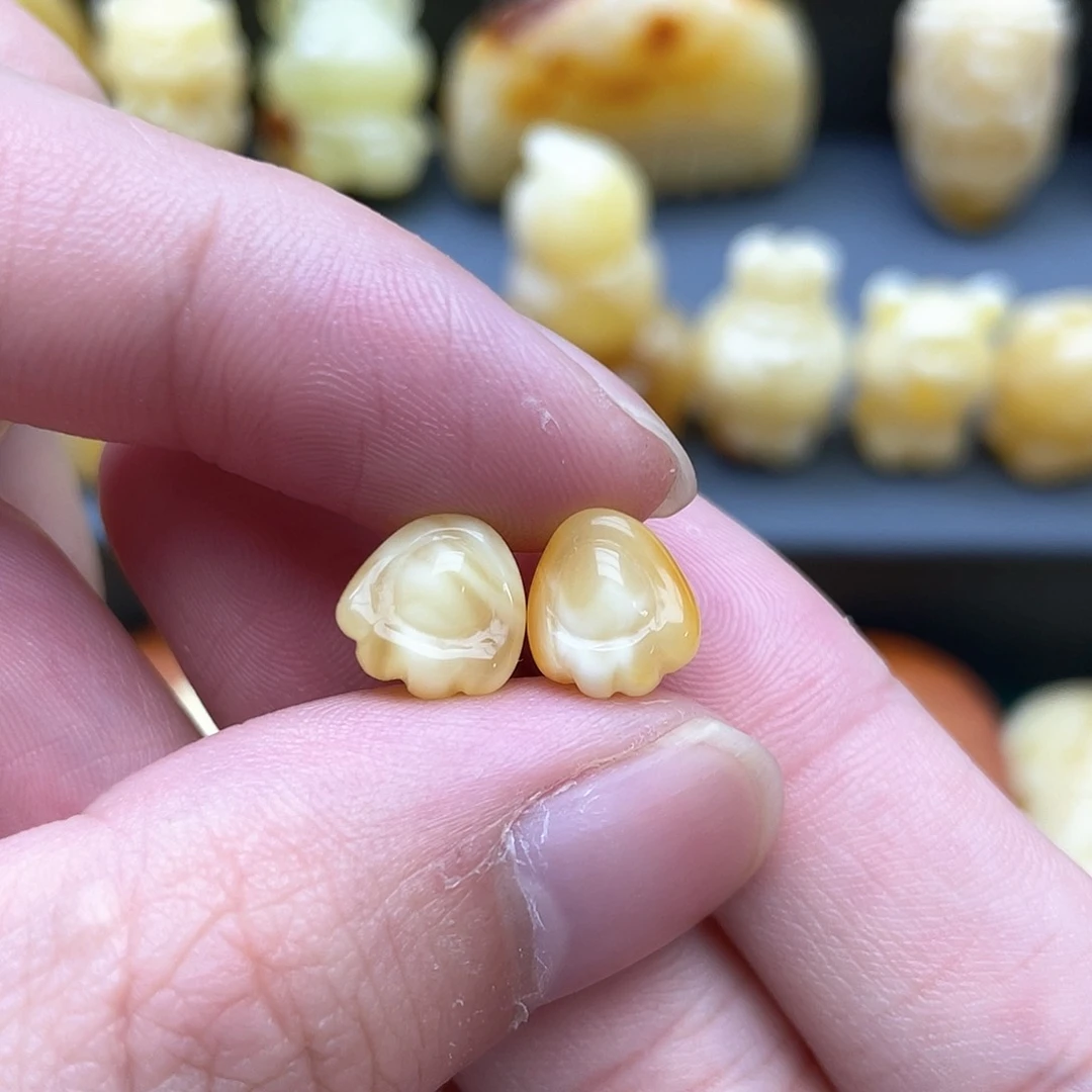 琥珀裸石未镶嵌蜜蜡