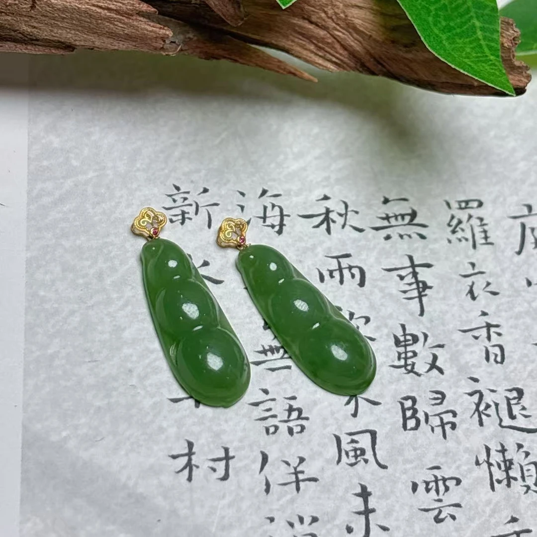 《铁头老猪》LYX019和田玉碧玉辣阳绿福豆吊坠18k金扣多样性发其一
